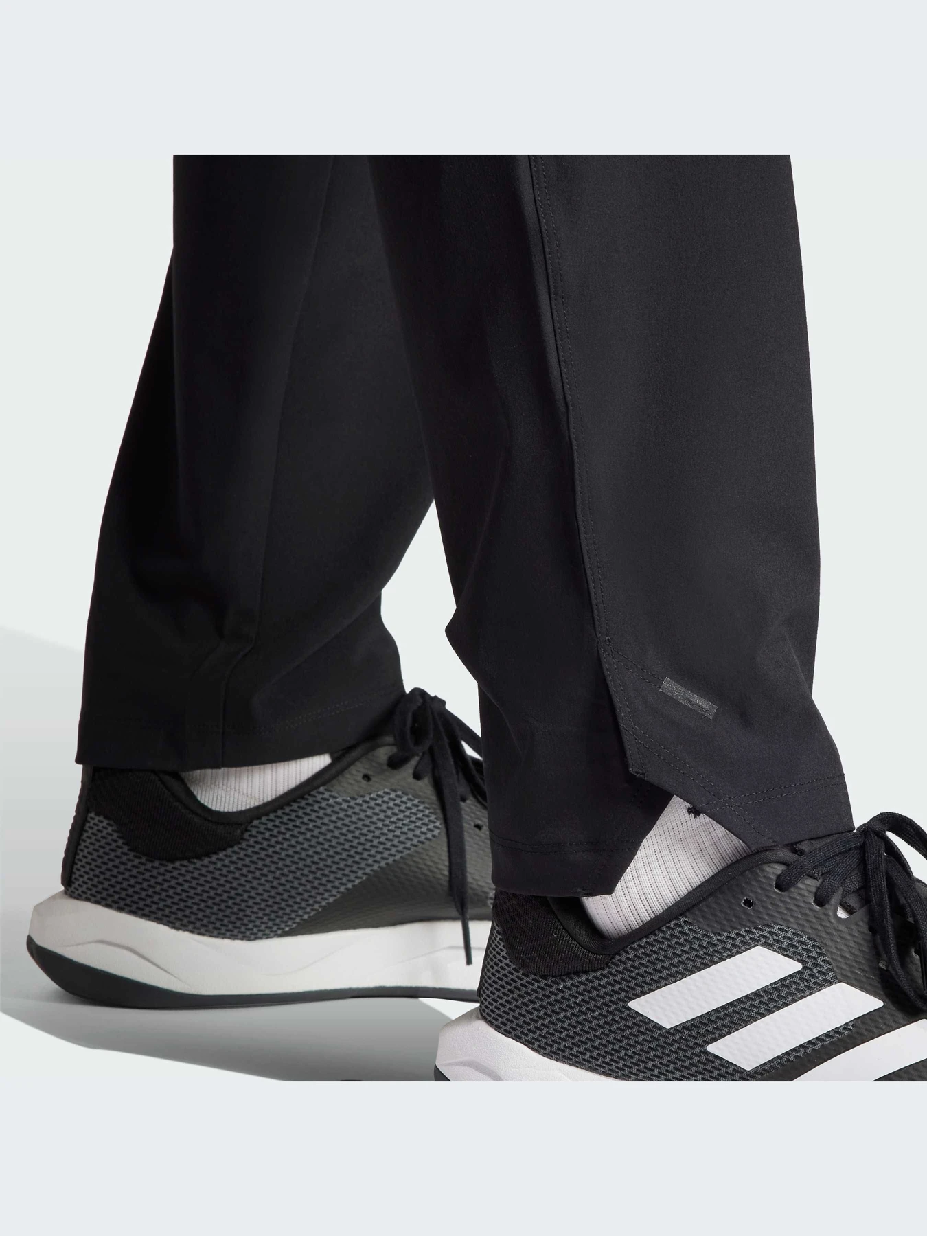 Брюки Adidas модель IK9680 Брюки Adidas модель IK9680 Фото