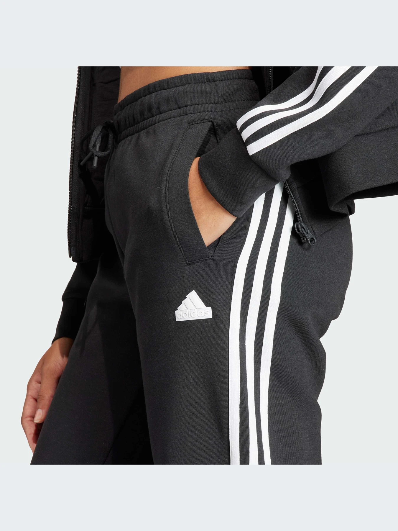 Брюки Adidas 3 Stripes модель IN9479 Брюки Adidas 3 Stripes модель IN9479 Фото