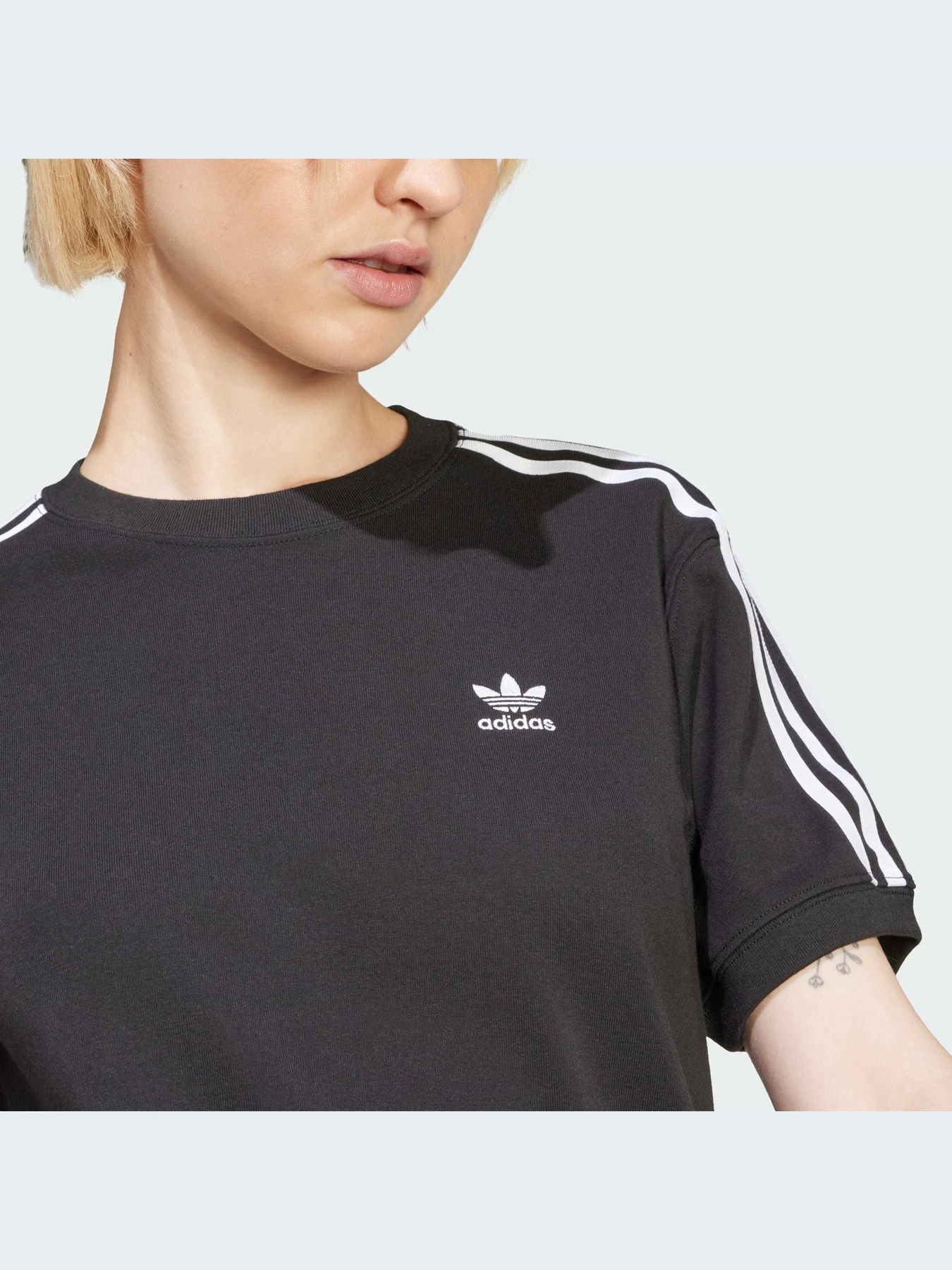 Футболки і поло Adidas Adicolor модель IU2420 Футболки і поло Adidas Adicolor модель IU2420 Фото