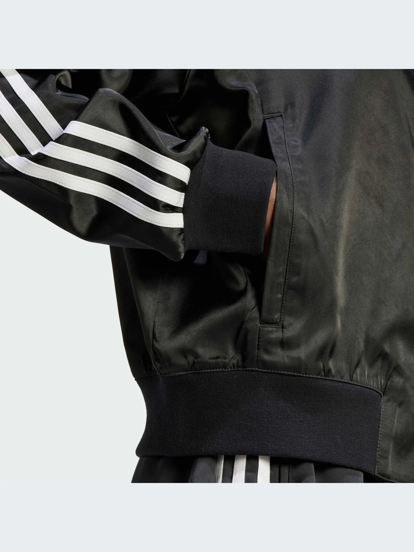 Куртки и дубленки Adidas Adicolor модель IU2533 Куртки и дубленки Adidas Adicolor модель IU2533 Фото