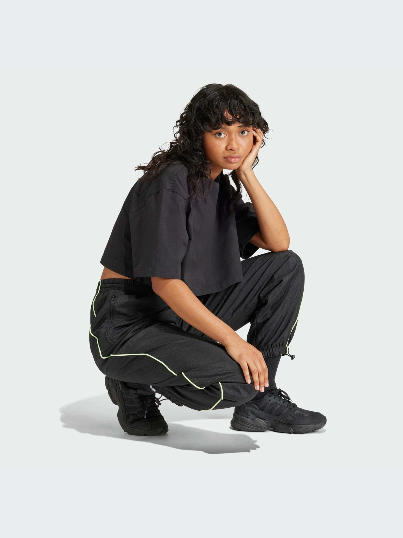 Брюки Adidas модель IT9698 Брюки Adidas модель IT9698 Фото