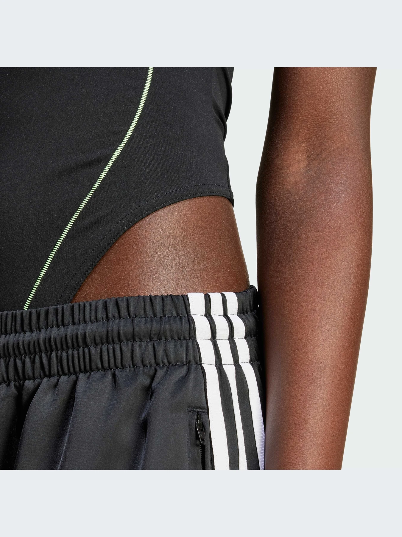 Боди и корсеты Adidas модель IT9712 Боди и корсеты Adidas модель IT9712 Фото
