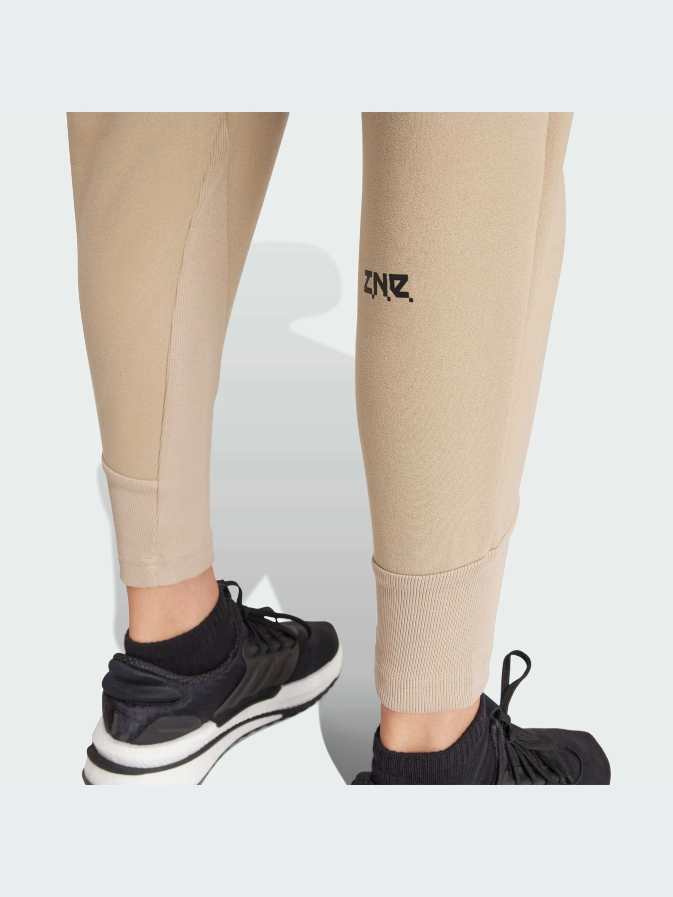 Брюки Adidas ZNE модель IS9305 Брюки Adidas ZNE модель IS9305 Фото