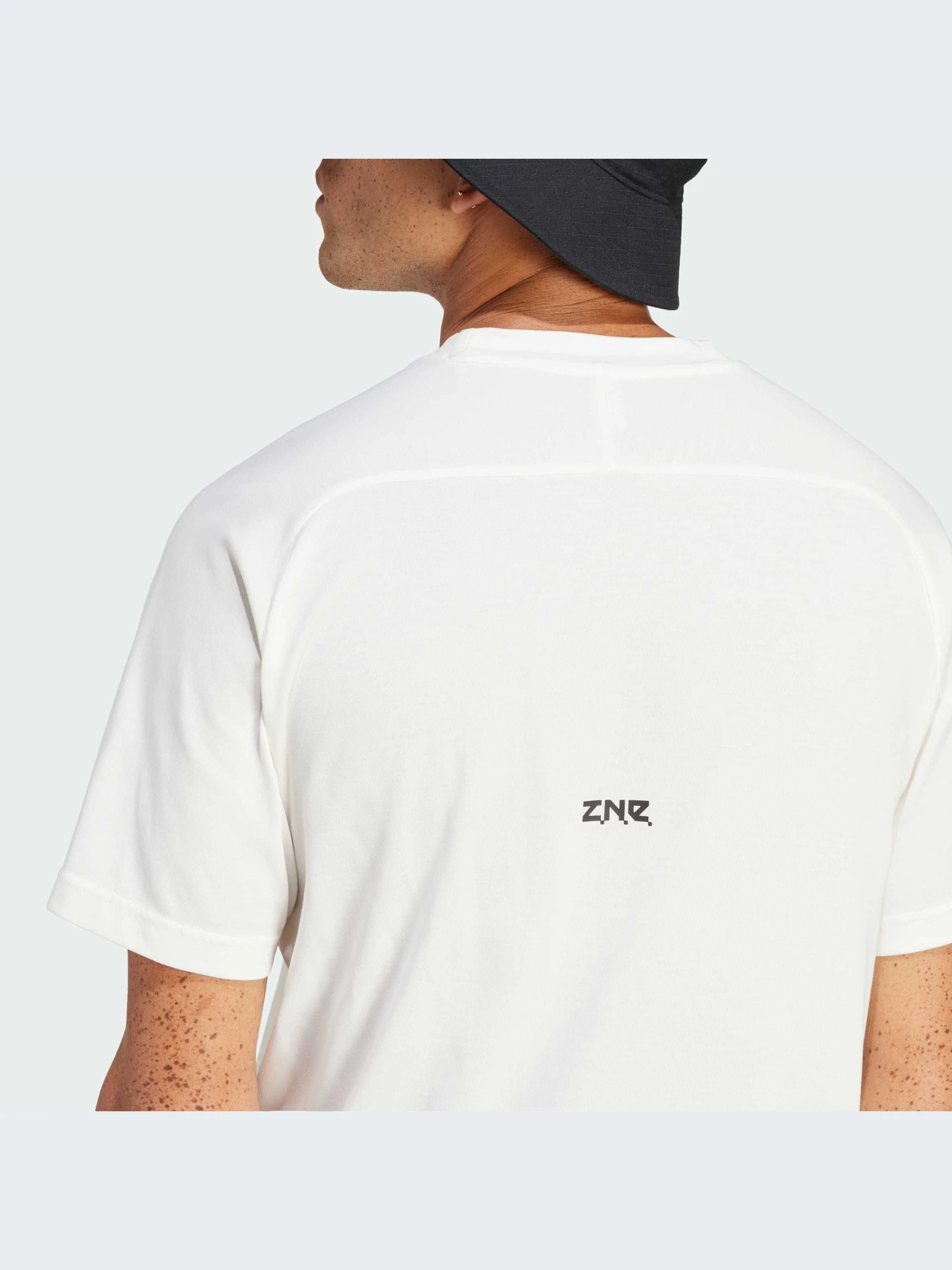 Футболки и поло Adidas ZNE модель IN7097 Футболки и поло Adidas ZNE модель IN7097 Фото