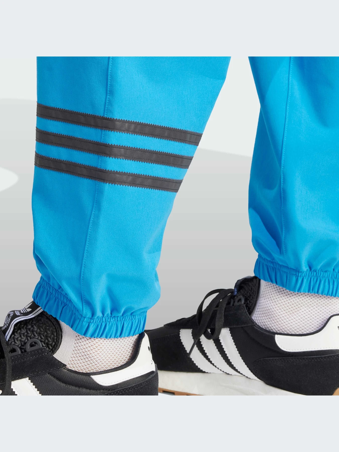 Брюки Adidas модель IS2817 Брюки Adidas модель IS2817 Фото