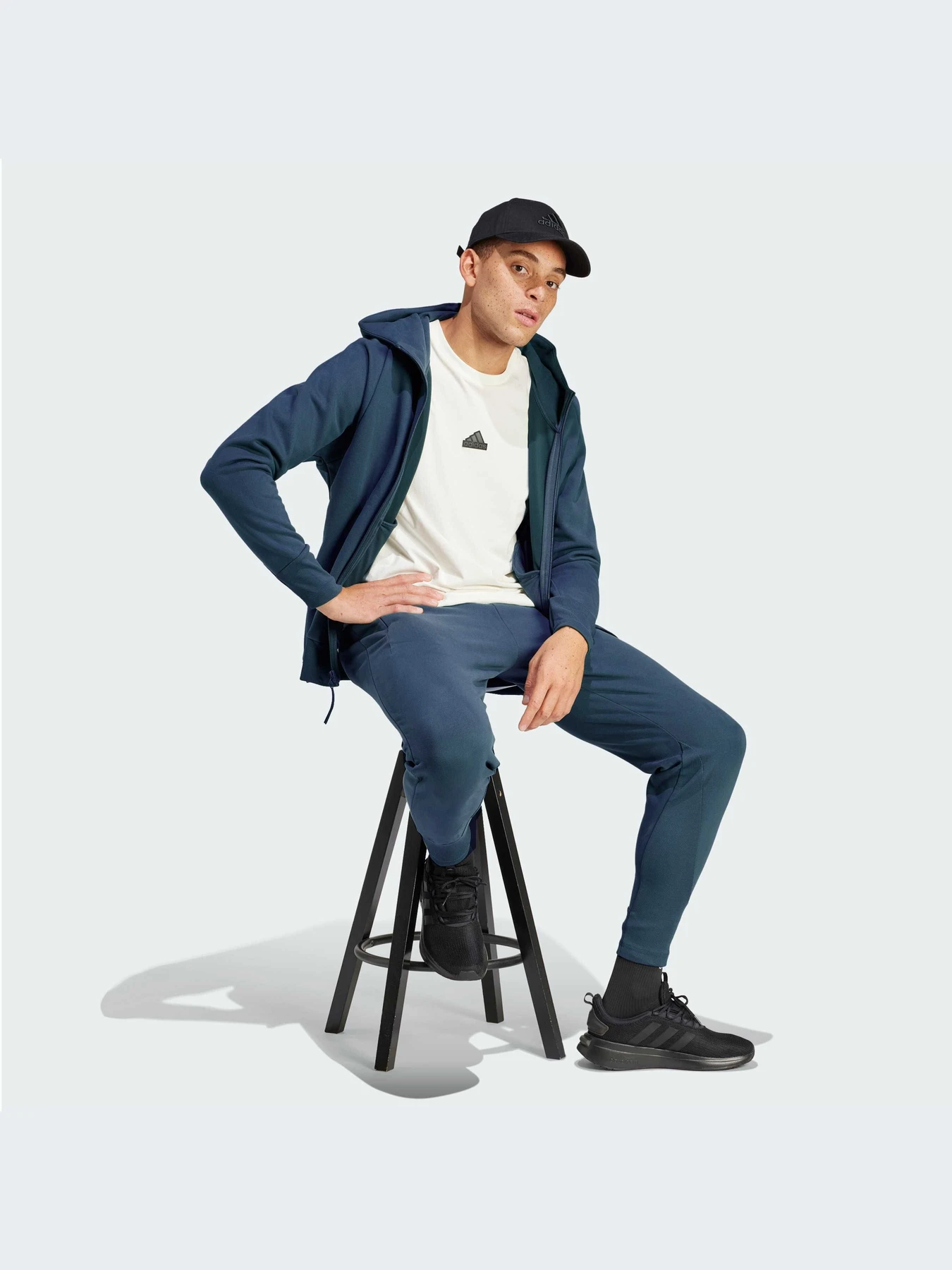 Брюки Adidas ZNE модель IR5244 Брюки Adidas ZNE модель IR5244 Фото