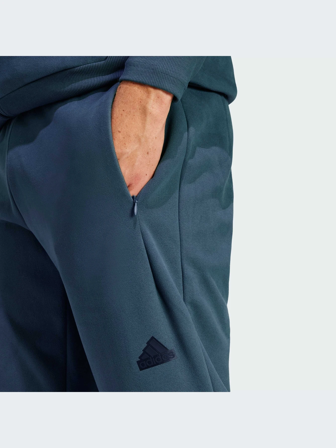 Брюки Adidas ZNE модель IR5244 Брюки Adidas ZNE модель IR5244 Фото