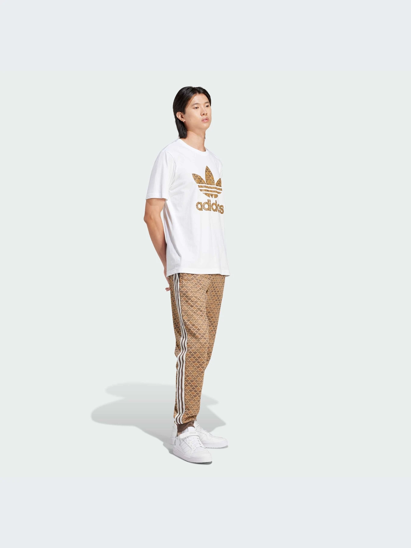 Футболки и поло Adidas Graphics модель IS2932 Футболки и поло Adidas Graphics модель IS2932 Фото