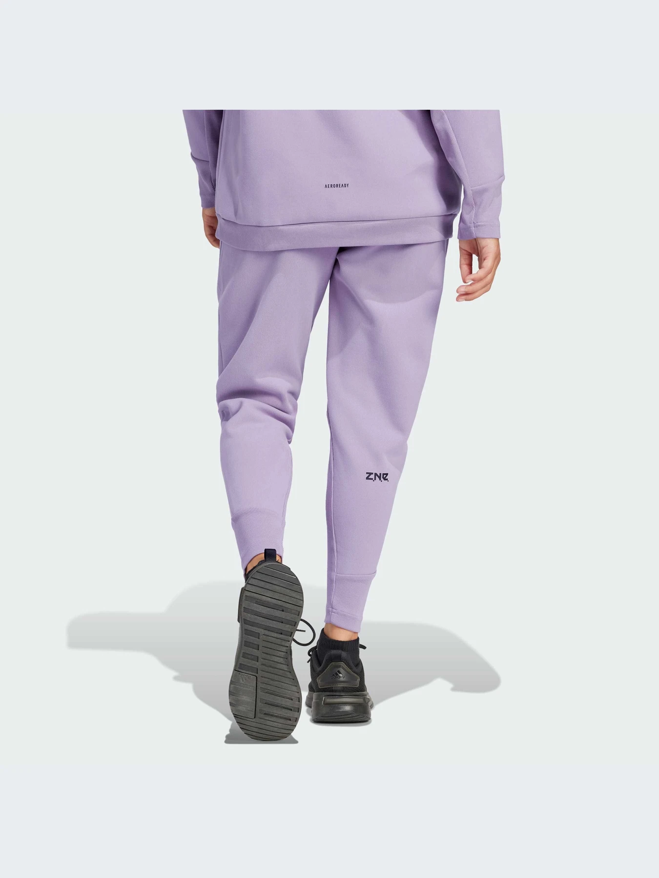 Брюки Adidas ZNE модель IS4334 Брюки Adidas ZNE модель IS4334 Фото