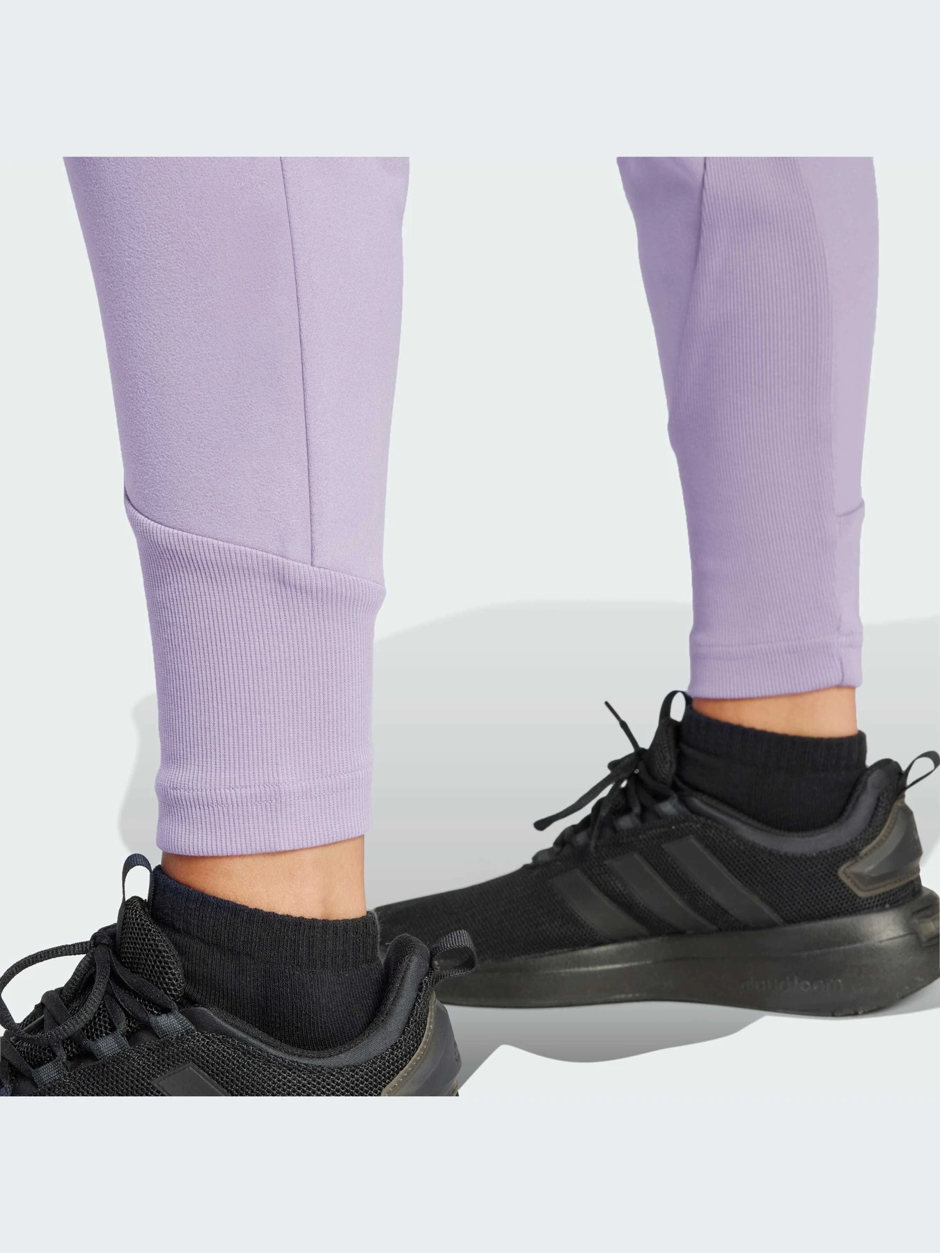 Брюки Adidas ZNE модель IS4334 Брюки Adidas ZNE модель IS4334 Фото