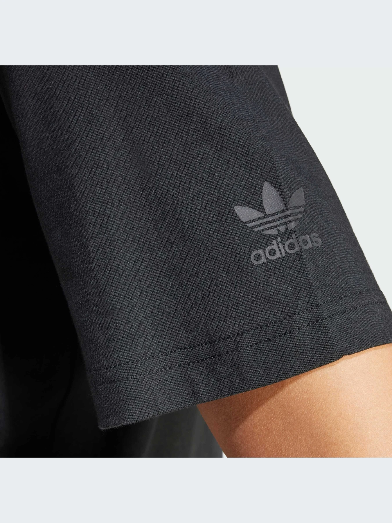 Футболки и поло Adidas Graphics модель IR9440 Футболки и поло Adidas Graphics модель IR9440 Фото