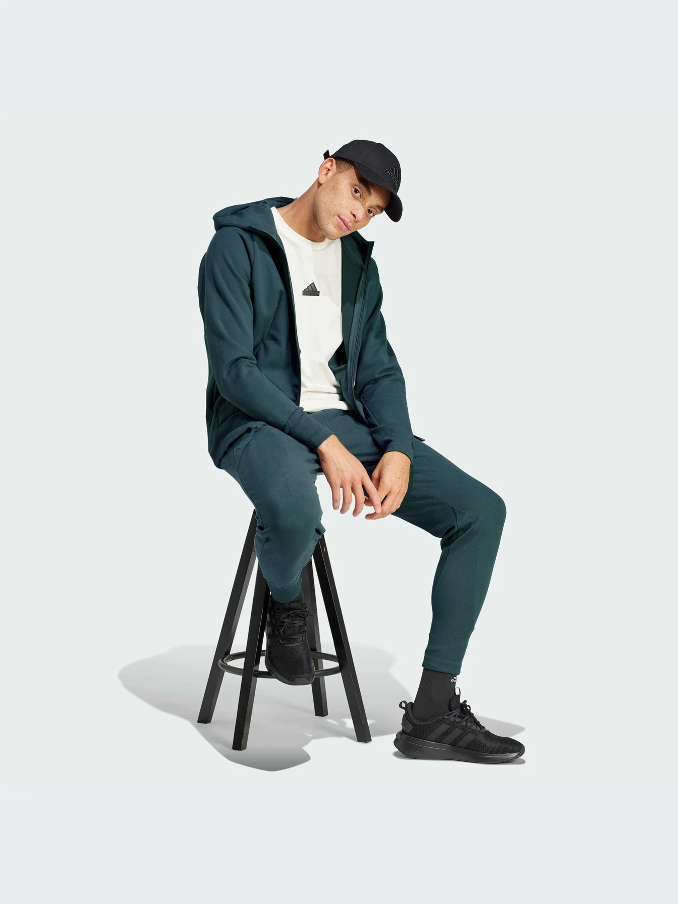 Худи и свитшоты Adidas ZNE модель IR5240 Худи и свитшоты Adidas ZNE модель IR5240 Фото