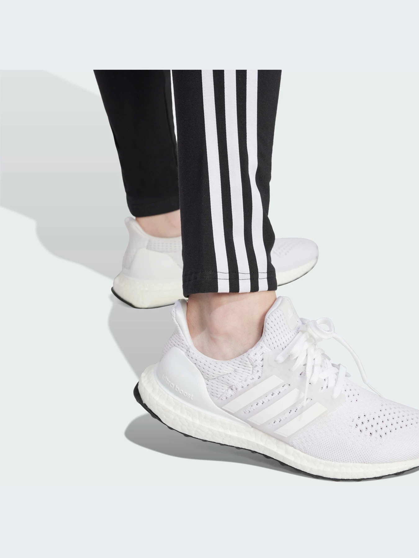Брюки Adidas 3 Stripes модель IP1570 Фото