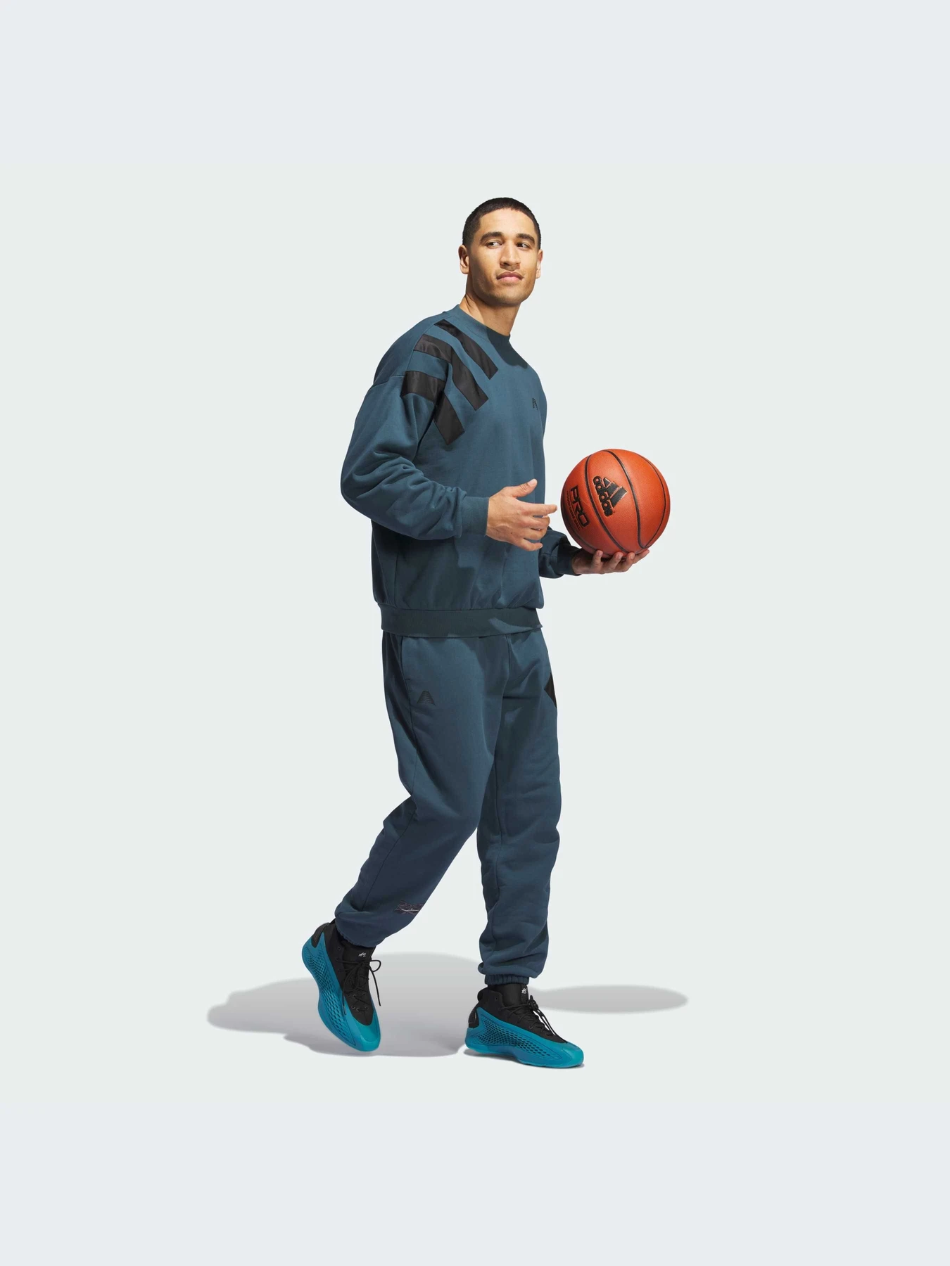 Худі та світшоти Adidas модель IM8231 Фото