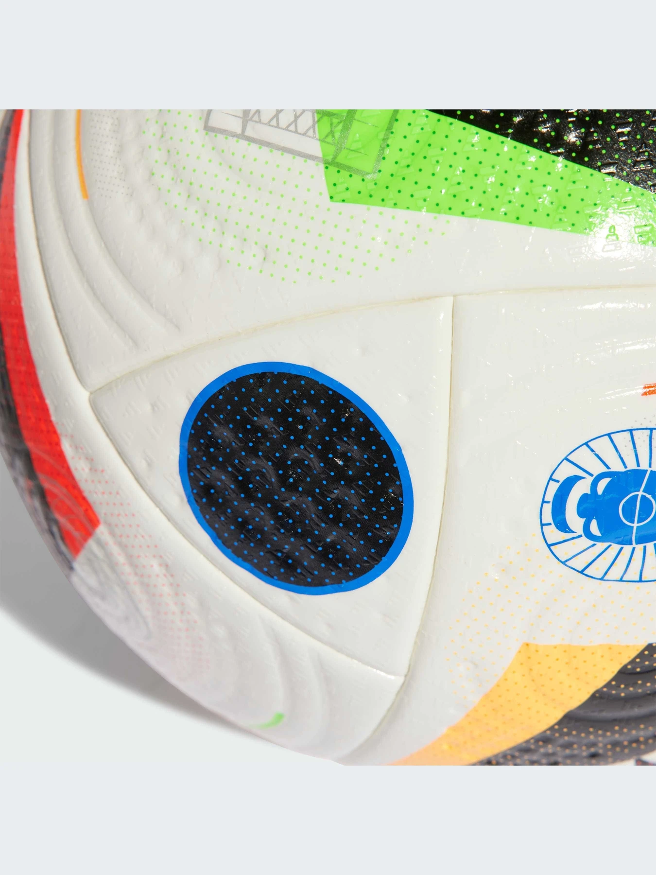 Мячи Adidas модель IQ3682 Фото
