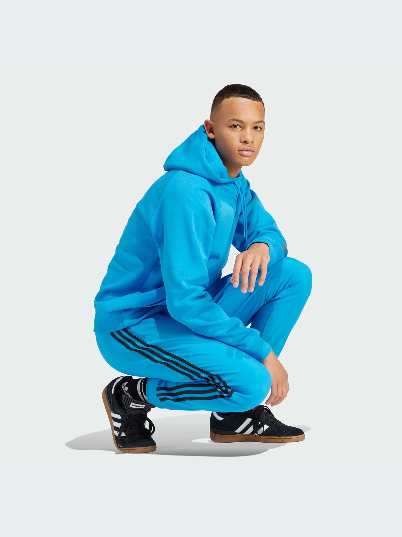 Худи и свитшоты Adidas модель IR9431 Худи и свитшоты Adidas модель IR9431 Фото