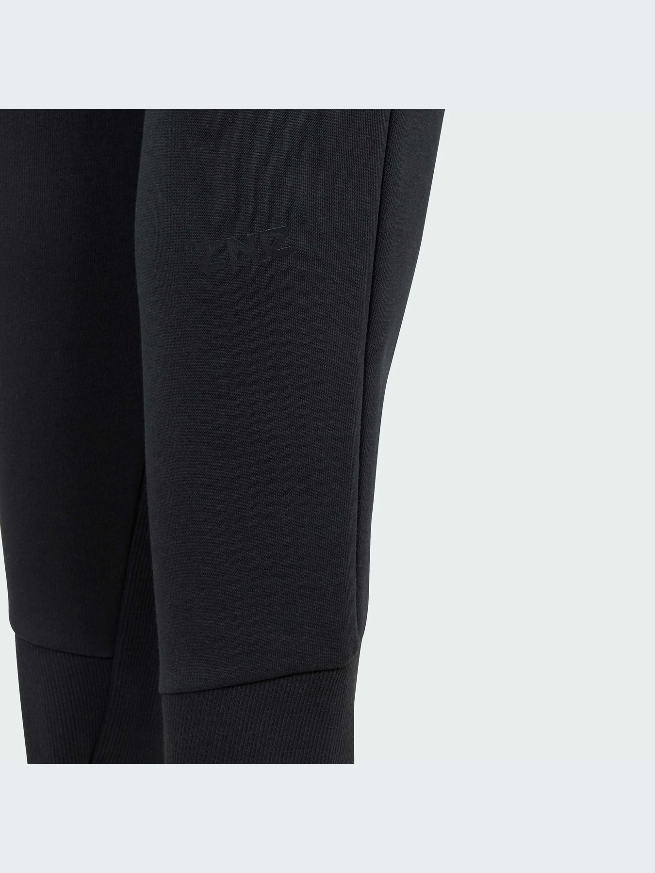 Брюки Adidas ZNE модель IN7288 Брюки Adidas ZNE модель IN7288 Фото