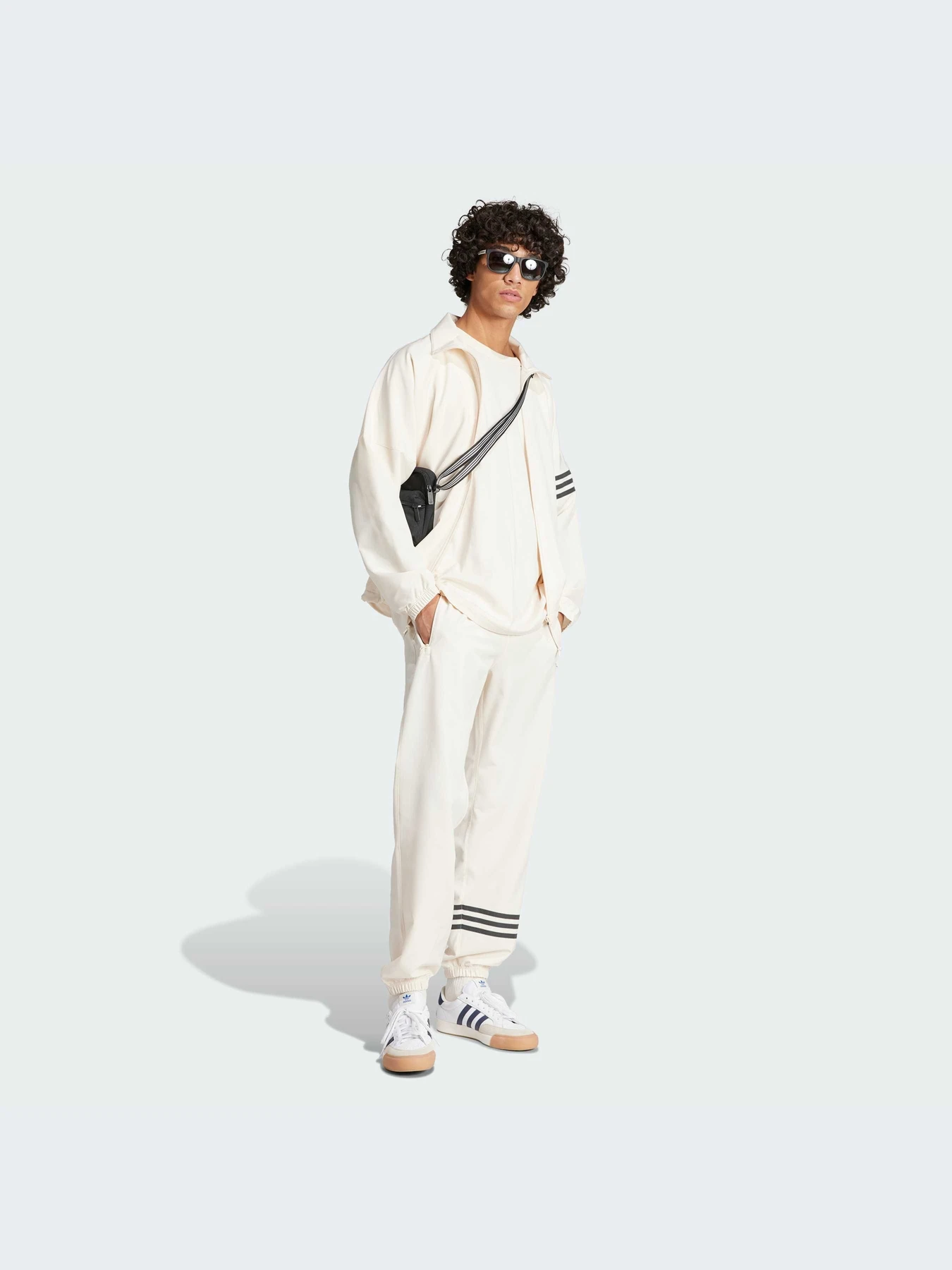 Худи и свитшоты Adidas модель IV5355 Худи и свитшоты Adidas модель IV5355 Фото