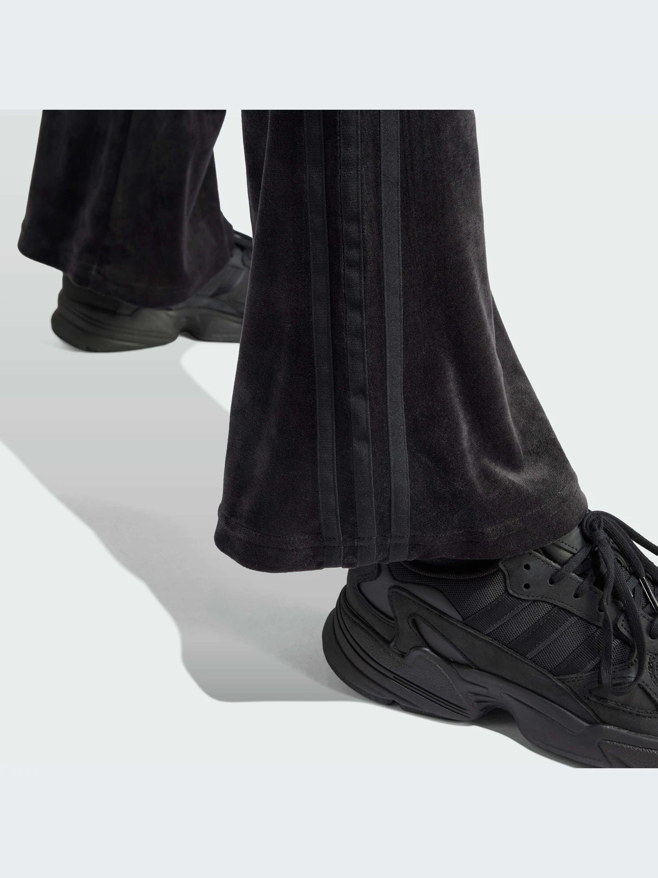 Штани Adidas модель IT9661 Штани Adidas модель IT9661 Фото