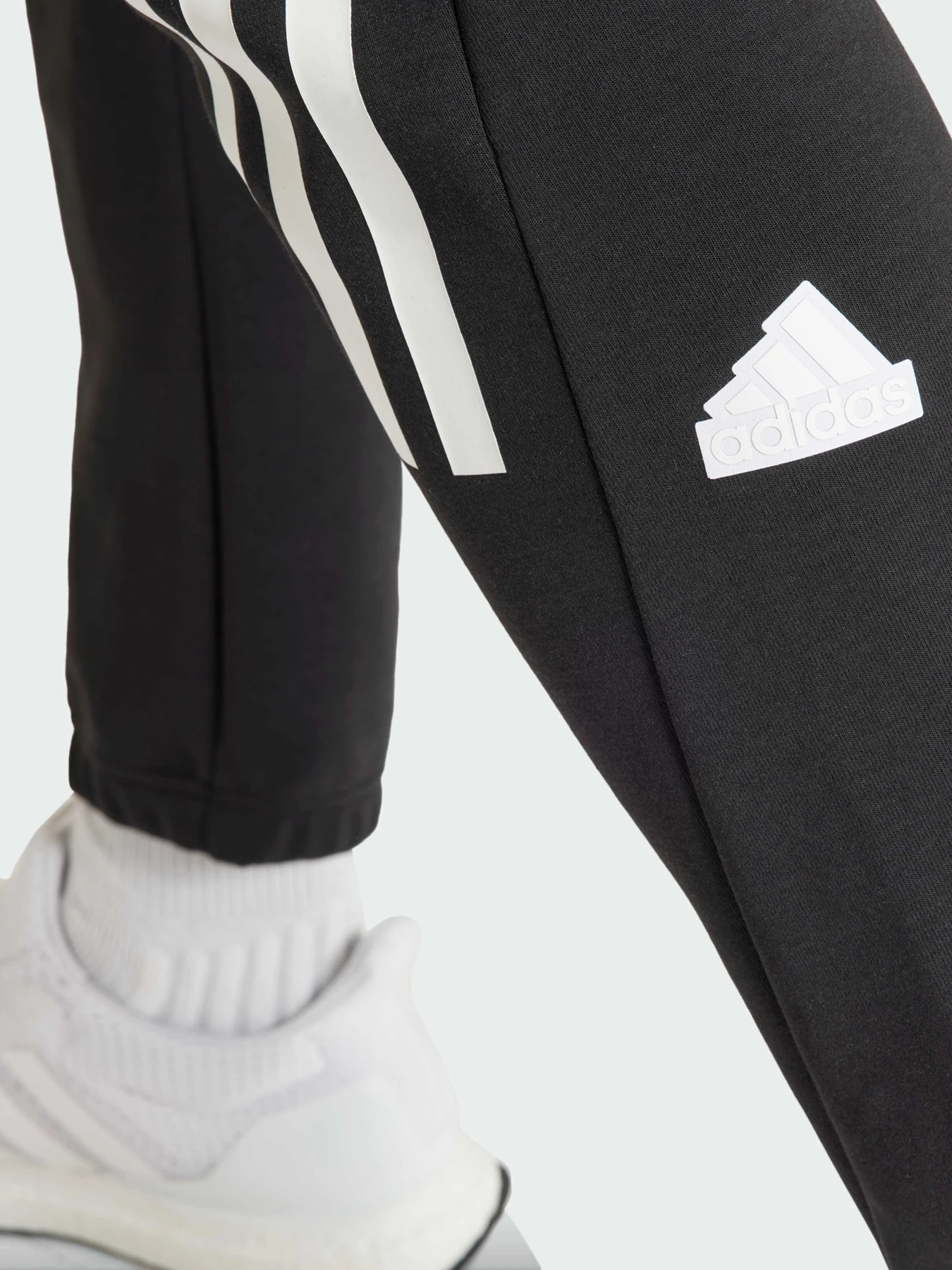 Брюки Adidas 3 Stripes модель IN3310 Фото