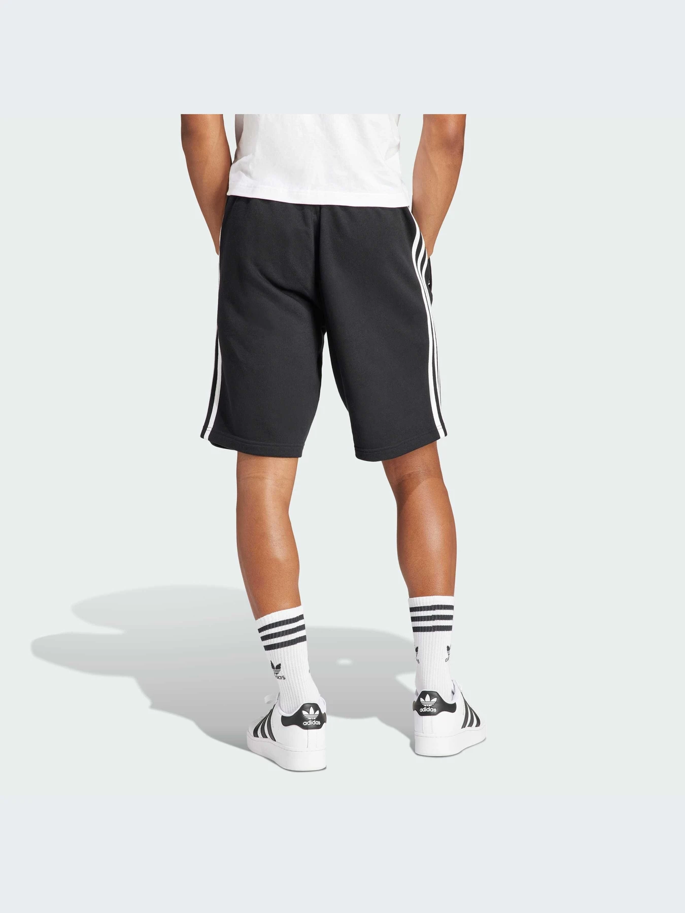 Шорты Adidas Adicolor модель IU2337 Шорты Adidas Adicolor модель IU2337 Фото