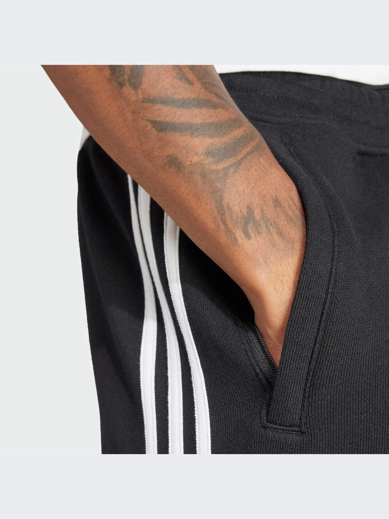 Шорты Adidas Adicolor модель IU2337 Шорты Adidas Adicolor модель IU2337 Фото
