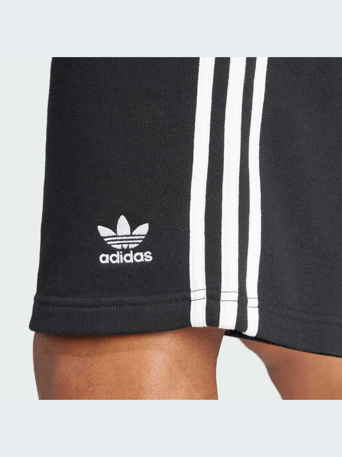 Шорты Adidas Adicolor модель IU2337 Шорты Adidas Adicolor модель IU2337 Фото