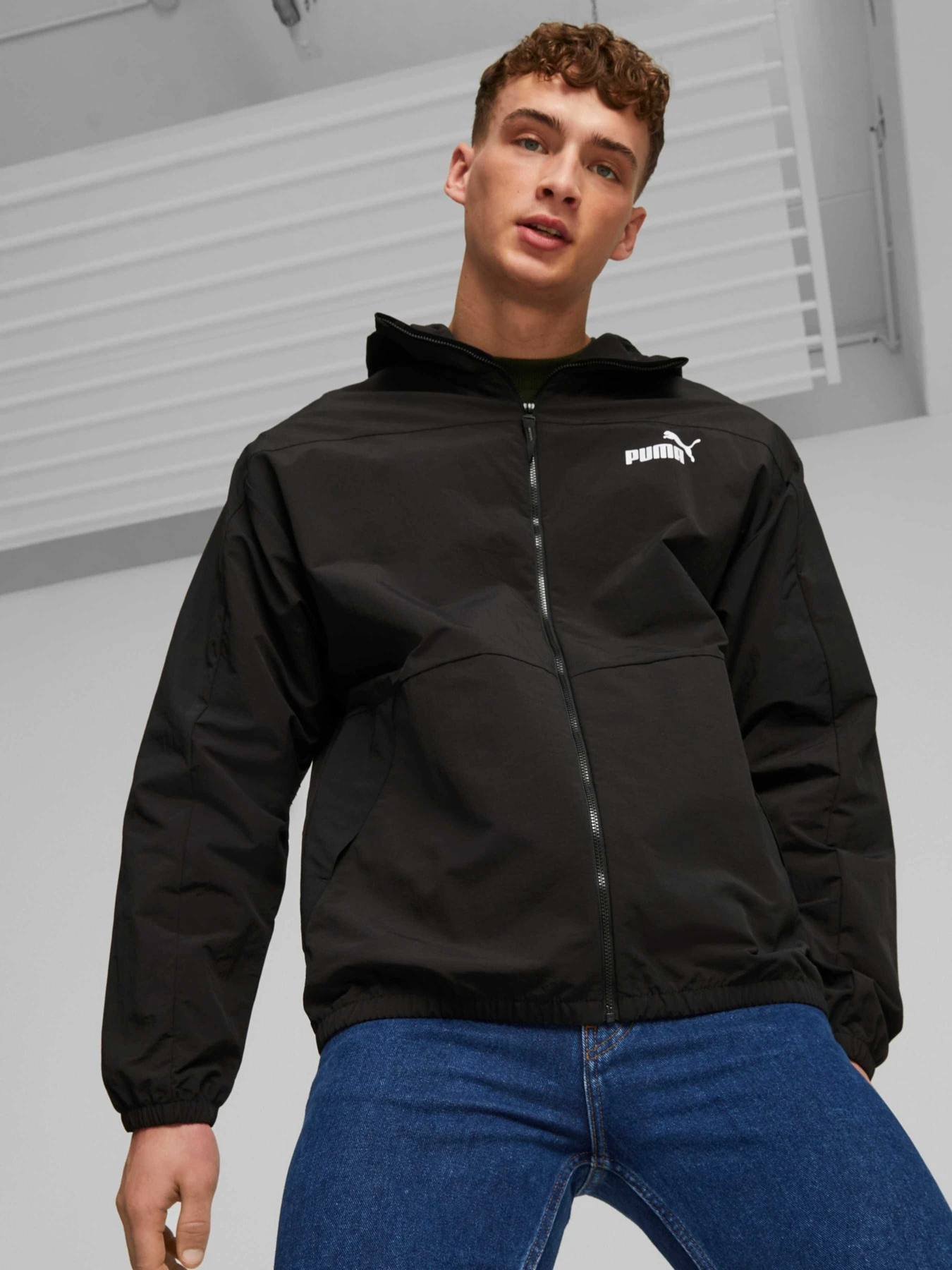 Куртки и дубленки PUMA Hooded Windbreaker модель 675387 Куртки и дубленки PUMA Hooded Windbreaker модель 675387 Фото