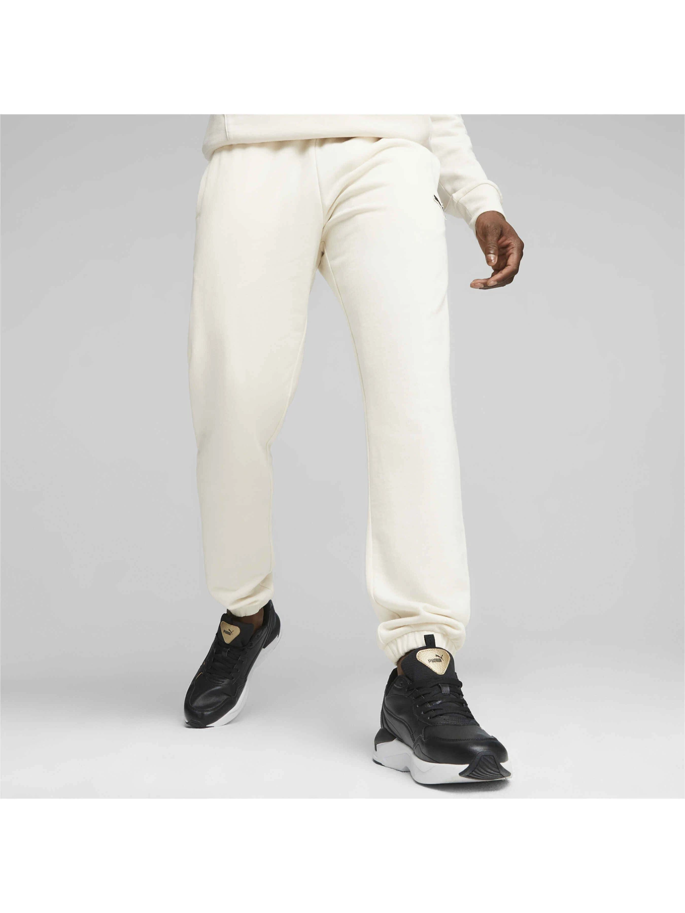 Штани PUMA Better Essentials Sweatpants модель 675980 Фото