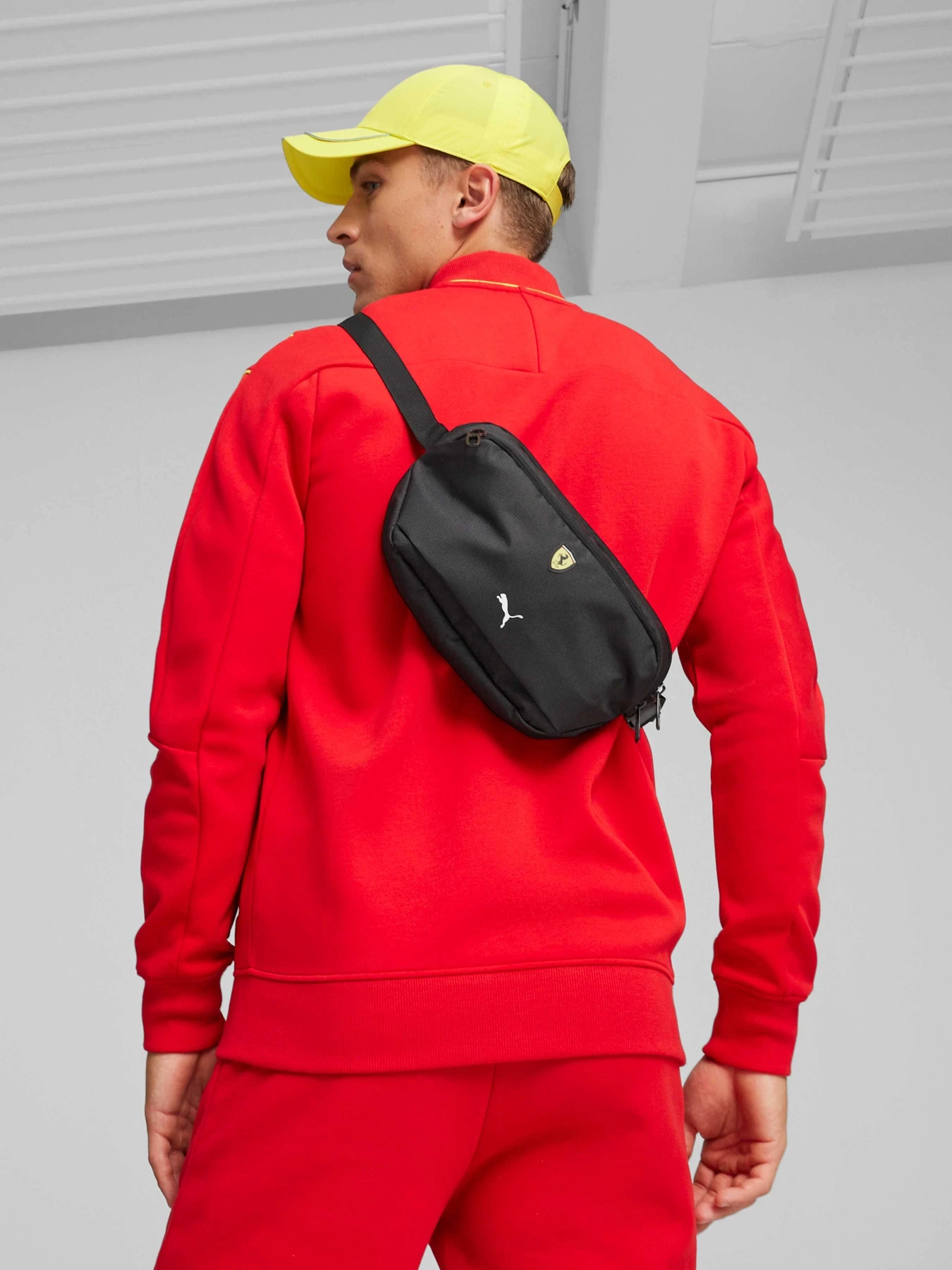 Сумки PUMA Ferrari Race Waist Bag модель 090294 Фото