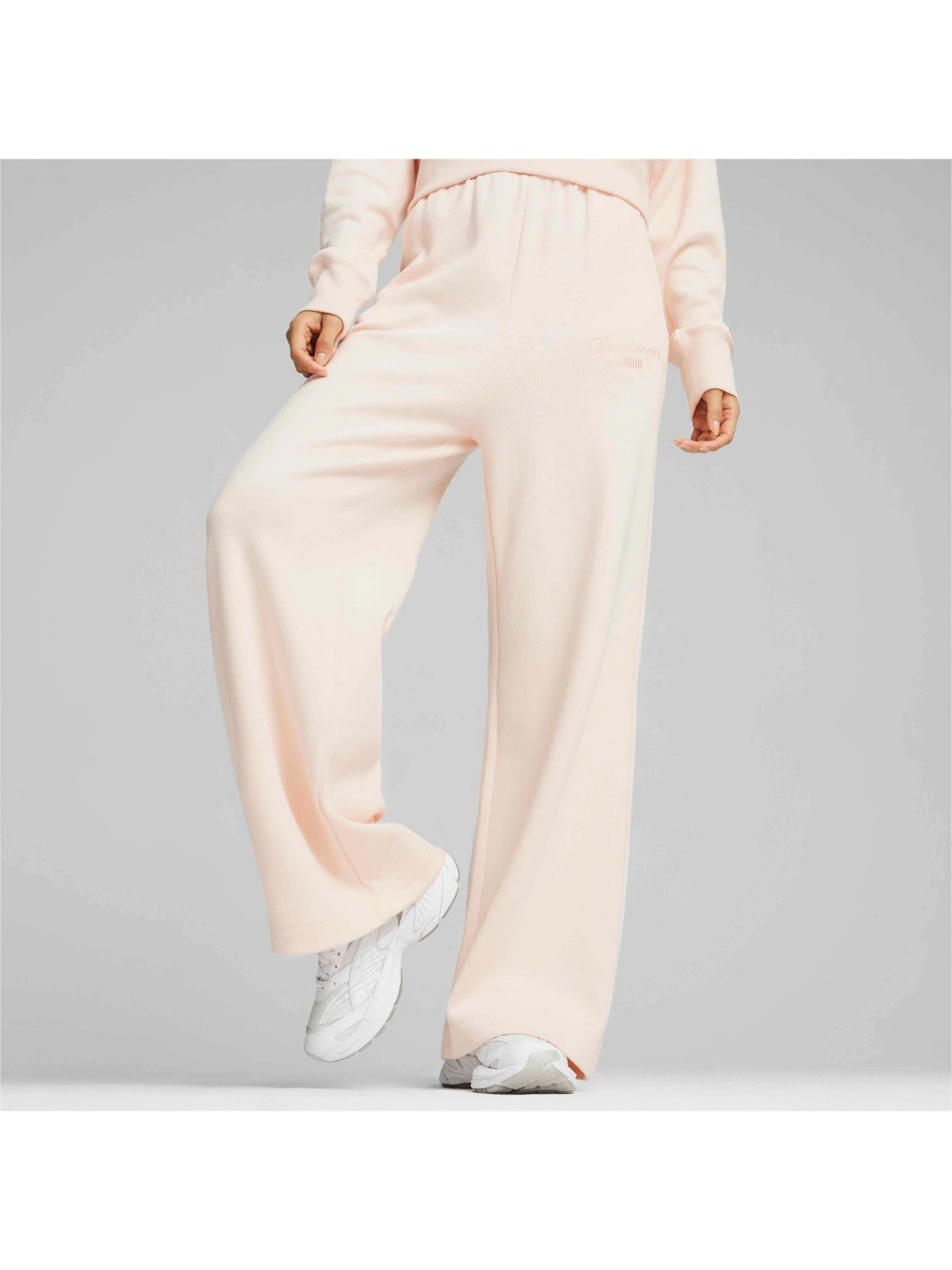 Брюки PUMA Classics+ Relaxed Sweatpants модель 624274 Брюки PUMA Classics+ Relaxed Sweatpants модель 624274 Фото