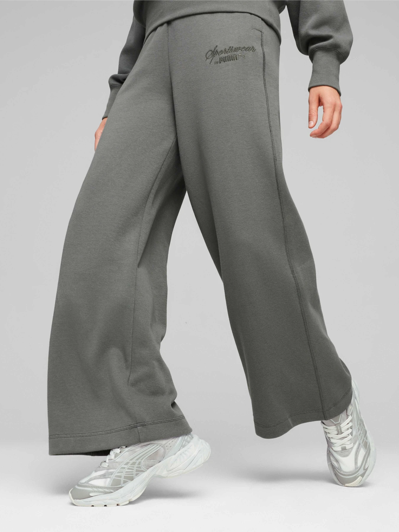 Брюки PUMA Classics+ Relaxed Sweatpants модель 624274 Брюки PUMA Classics+ Relaxed Sweatpants модель 624274 Фото