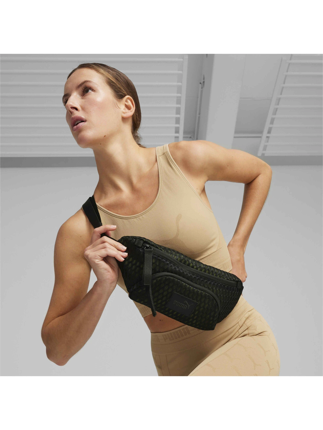 Сумки PUMA Mesh Waist Bag модель 090289 Сумки PUMA Mesh Waist Bag модель 090289 Фото
