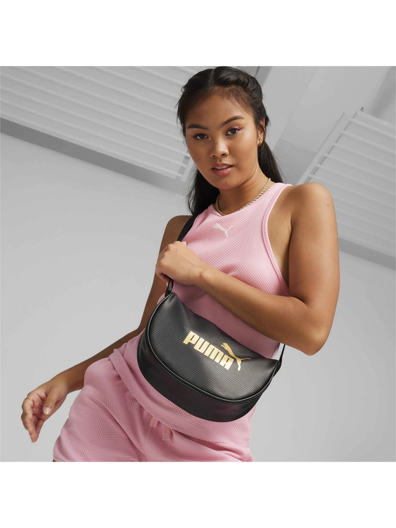 Сумки PUMA Core Up Half Moon Bag модель 090282 Сумки PUMA Core Up Half Moon Bag модель 090282 Фото