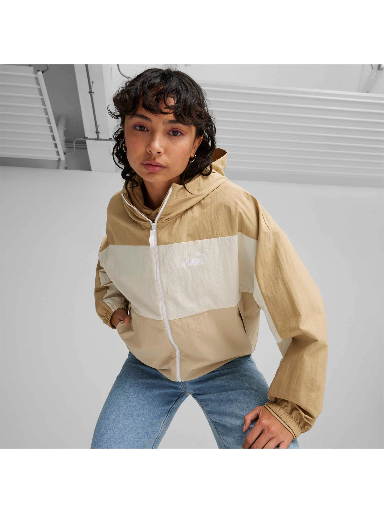 Куртки и дубленки PUMA Oversized Hooded Windbreaker модель 675372 Куртки и дубленки PUMA Oversized Hooded Windbreaker модель 675372 Фото