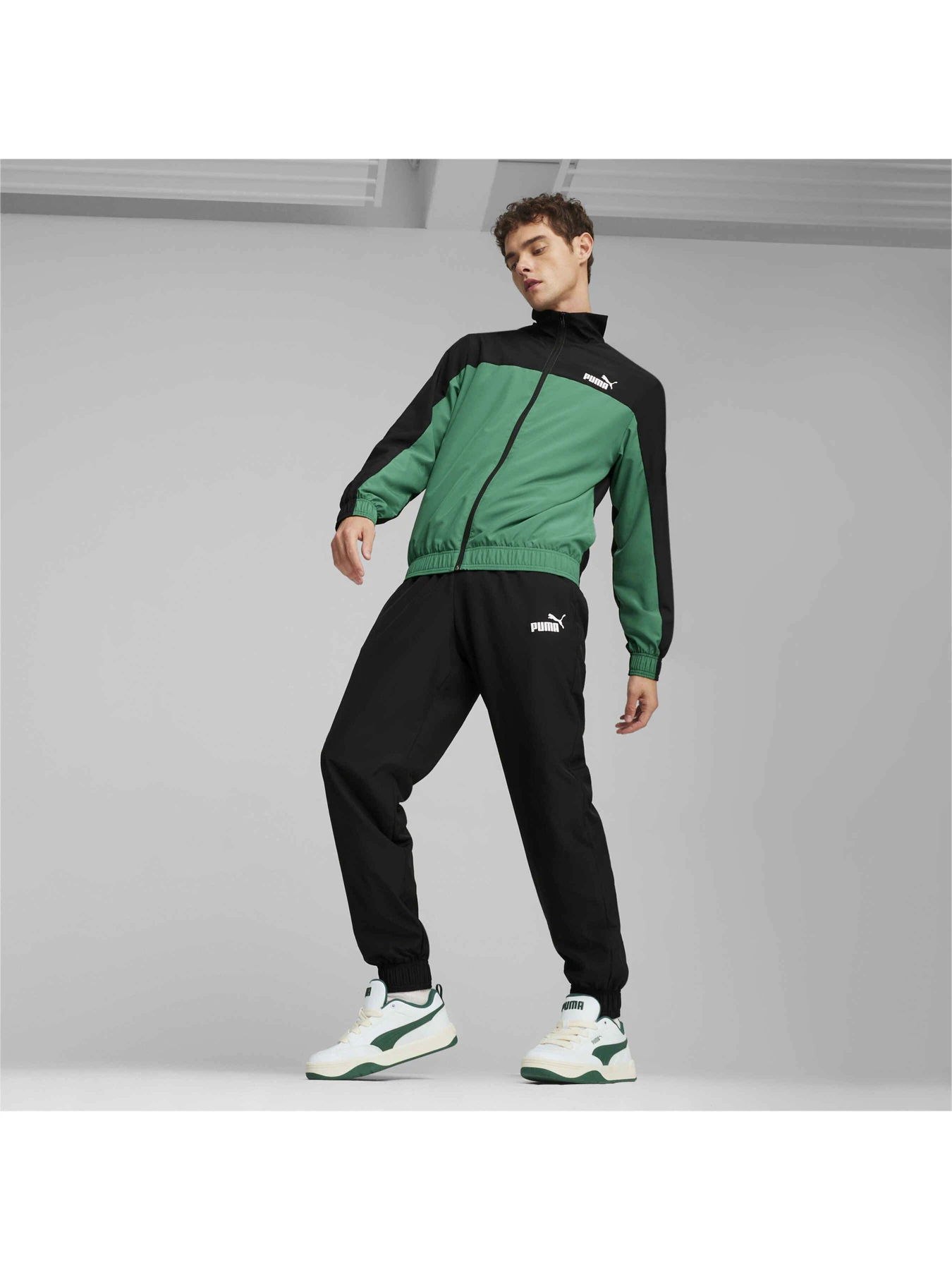 Костюмы PUMA Woven Tracksuit модель 678887 Костюмы PUMA Woven Tracksuit модель 678887 Фото