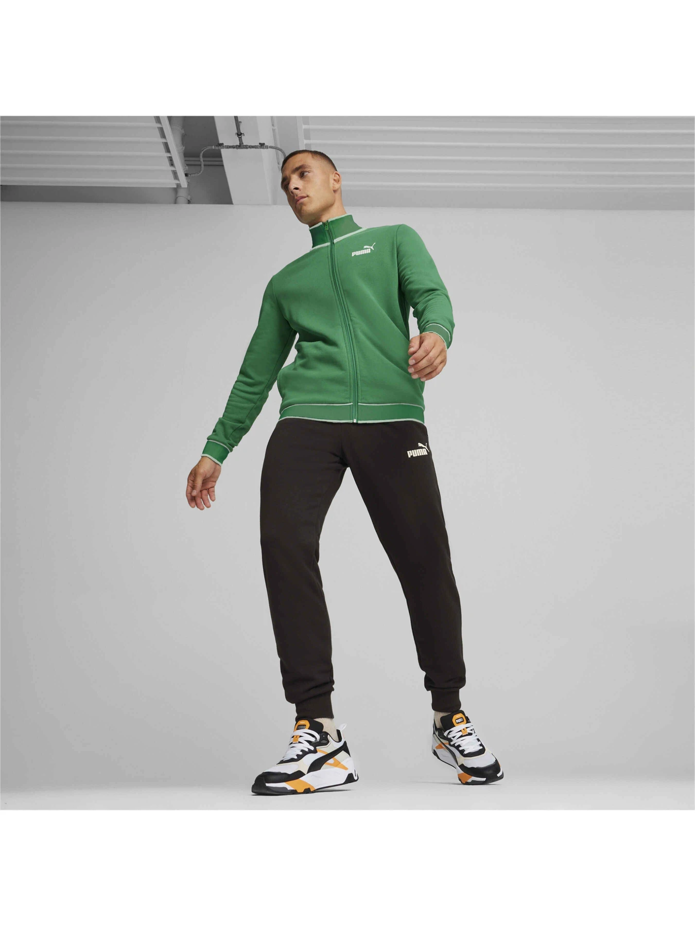 Костюмы PUMA Sweat Tracksuit модель 678889 Костюмы PUMA Sweat Tracksuit модель 678889 Фото