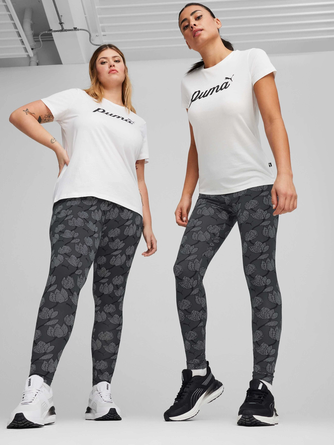 Футболки и поло PUMA Ess+ Script Tee модель 679315 Фото