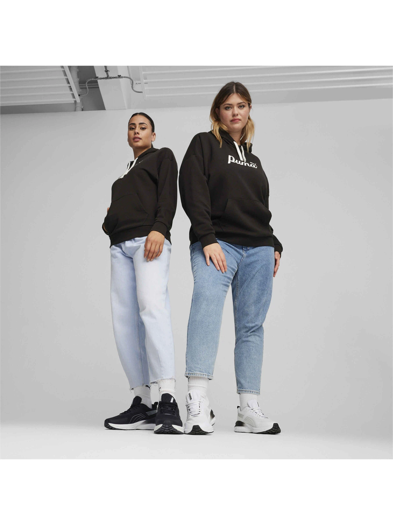 Худі та світшоти PUMA Ess+ Script Hoodie Tr модель 679348 Фото