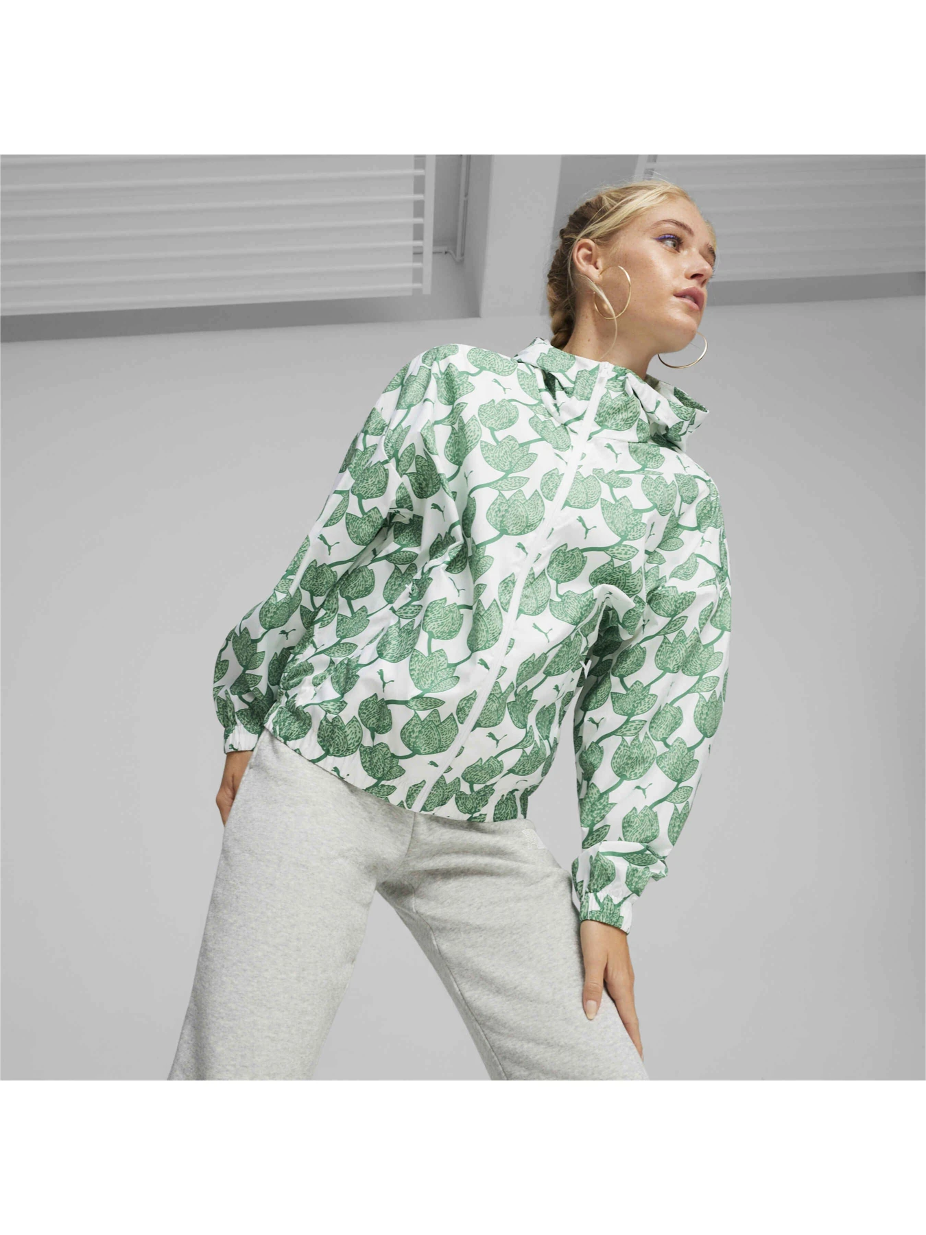 Куртки и дубленки PUMA Blossom Aop Windbreaker модель 624976 Куртки и дубленки PUMA Blossom Aop Windbreaker модель 624976 Фото