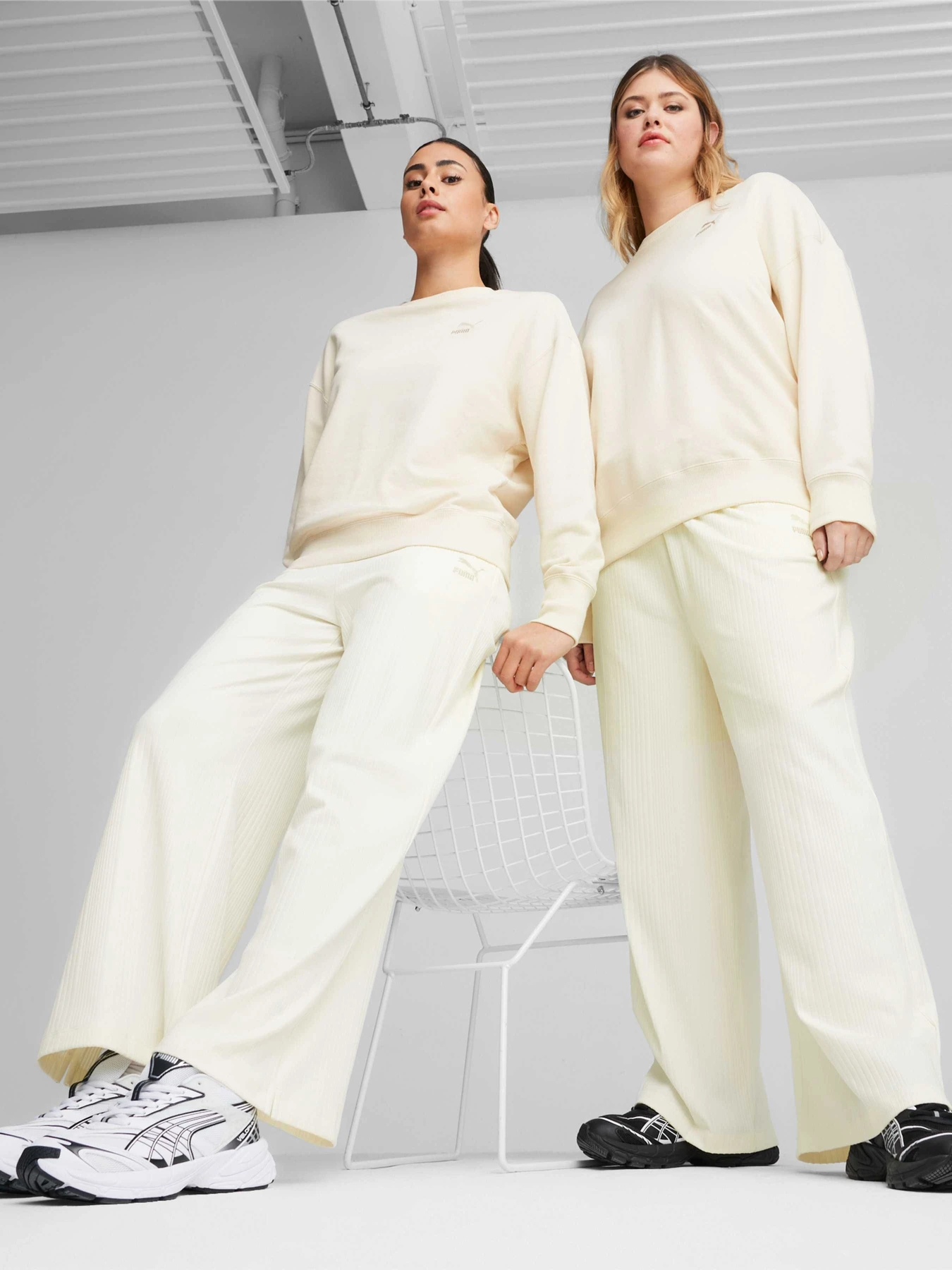Брюки PUMA Classics Ribbed Relaxed Pant модель 624268 Брюки PUMA Classics Ribbed Relaxed Pant модель 624268 Фото