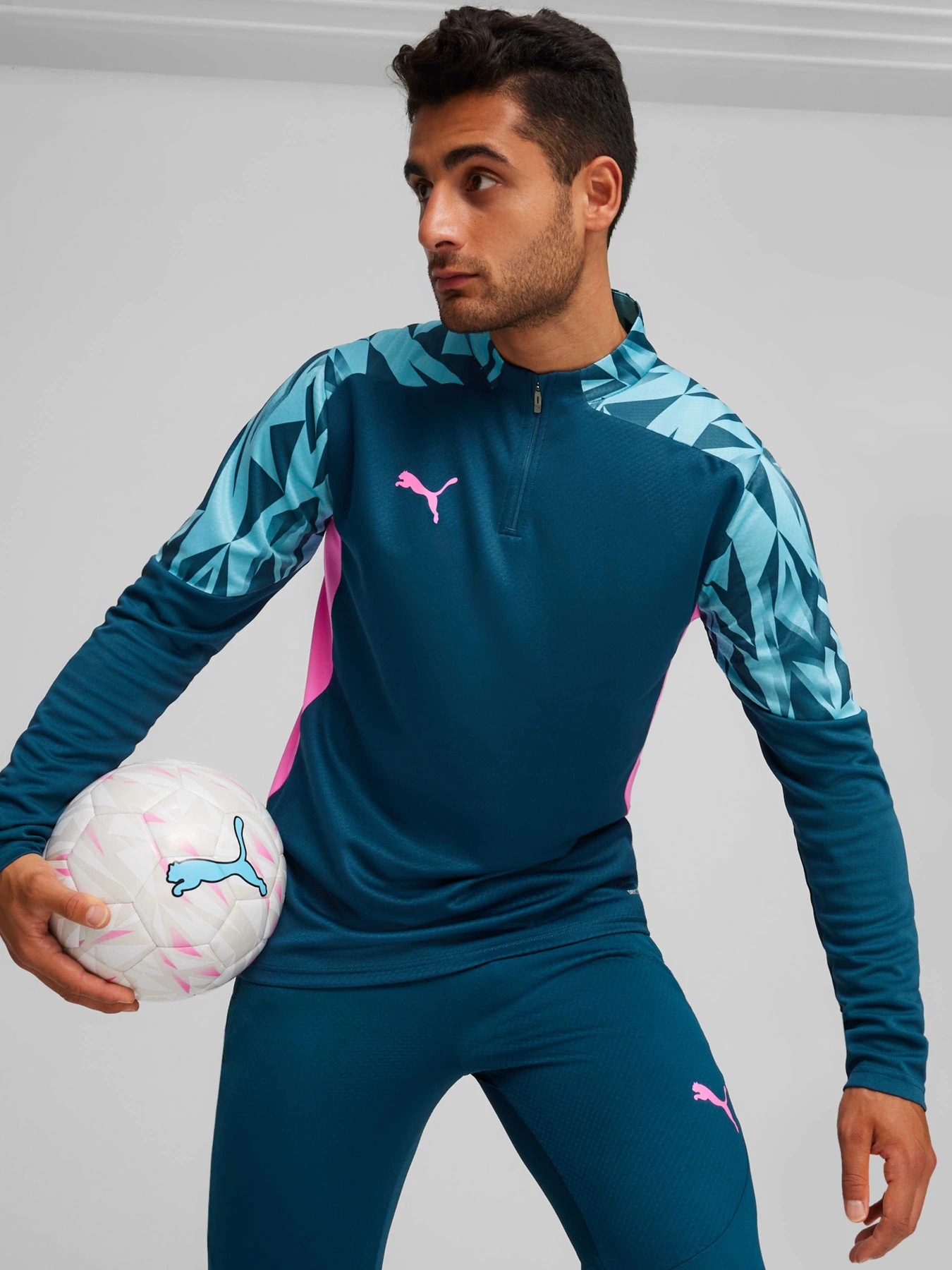 Худи и свитшоты PUMA Individualfinal 1/4-zip Top модель 658982 Фото