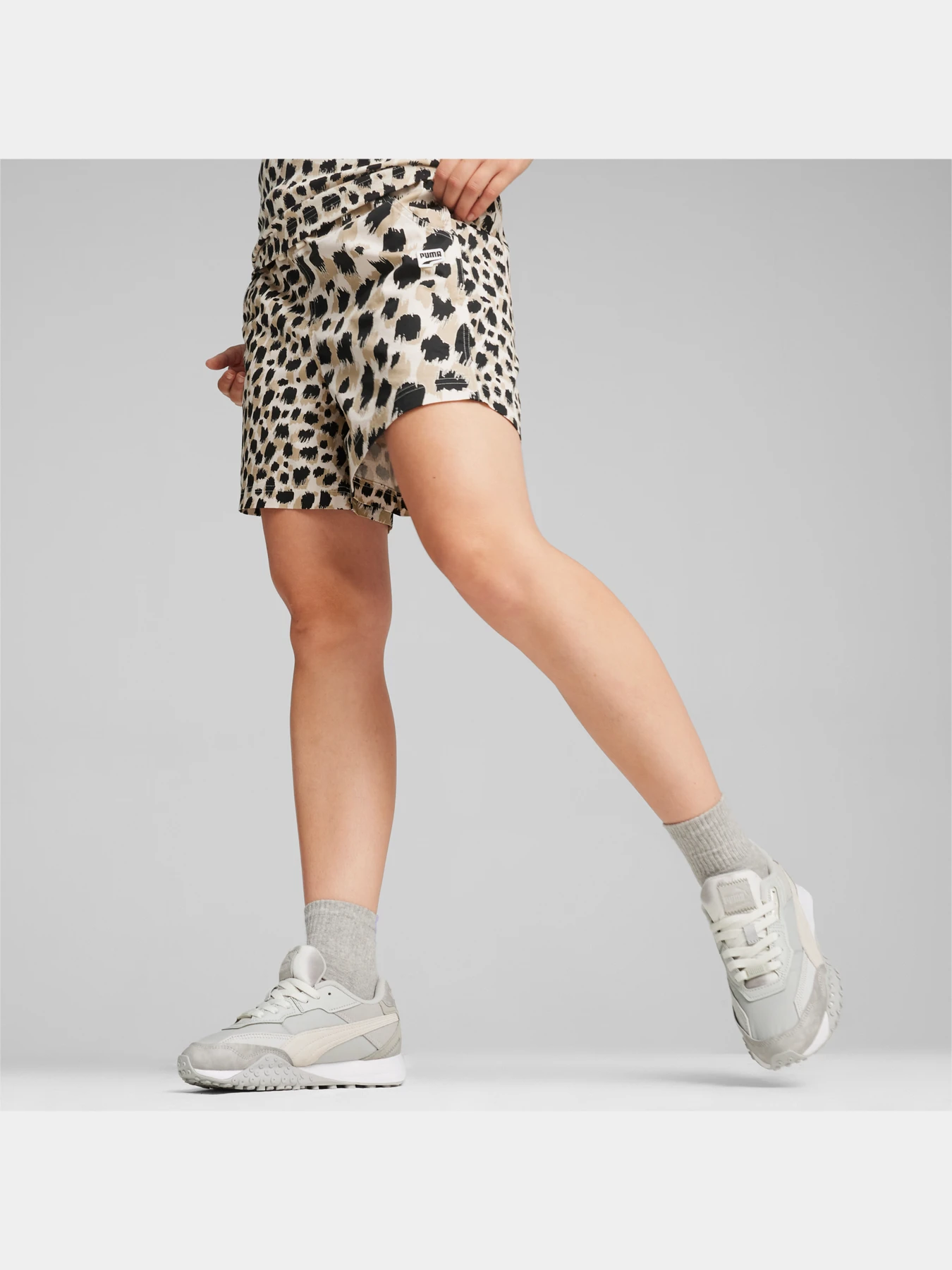 Шорты PUMA Downtown Woven Kitten Shorts модель 624369 Фото