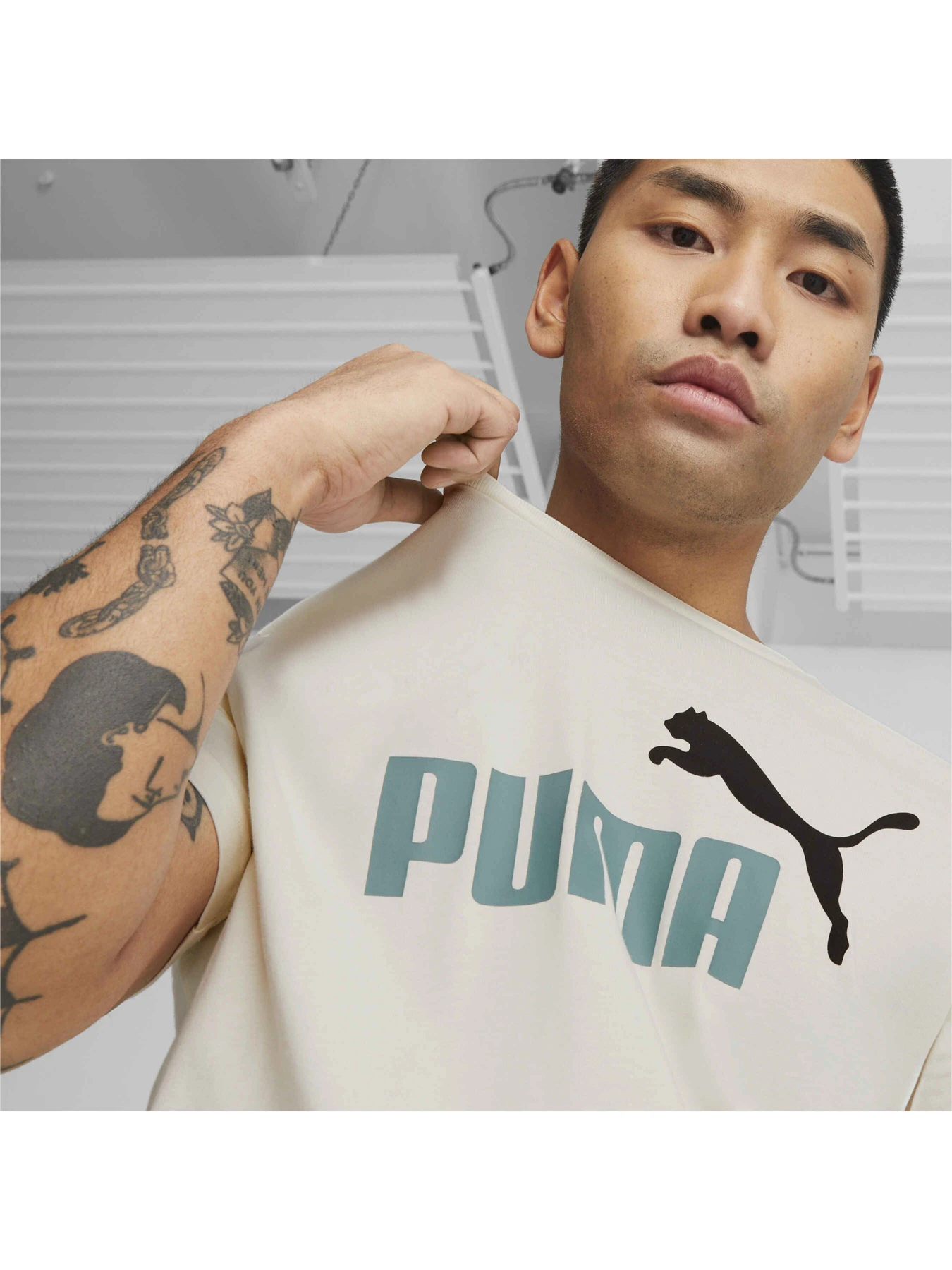 Футболки і поло PUMA Ess+ 2 Col Logo Tee модель 586759 Футболки і поло PUMA Ess+ 2 Col Logo Tee модель 586759 Фото