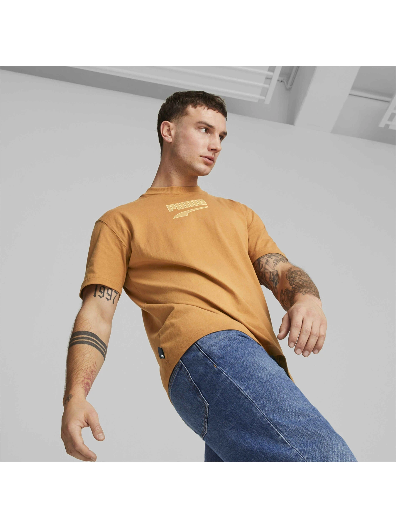 Футболки і поло PUMA Downtown Logo Tee модель 535669 Футболки і поло PUMA Downtown Logo Tee модель 535669 Фото