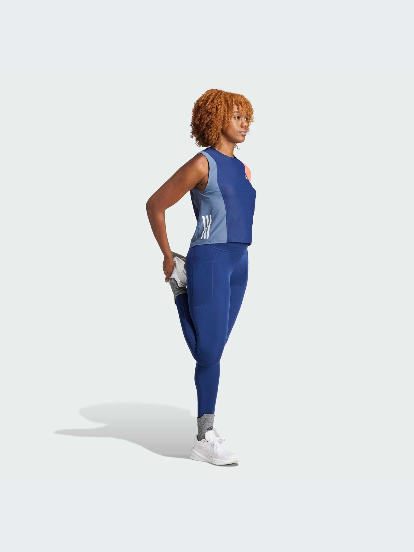 Брюки Adidas модель IU1648 Брюки Adidas модель IU1648 Фото