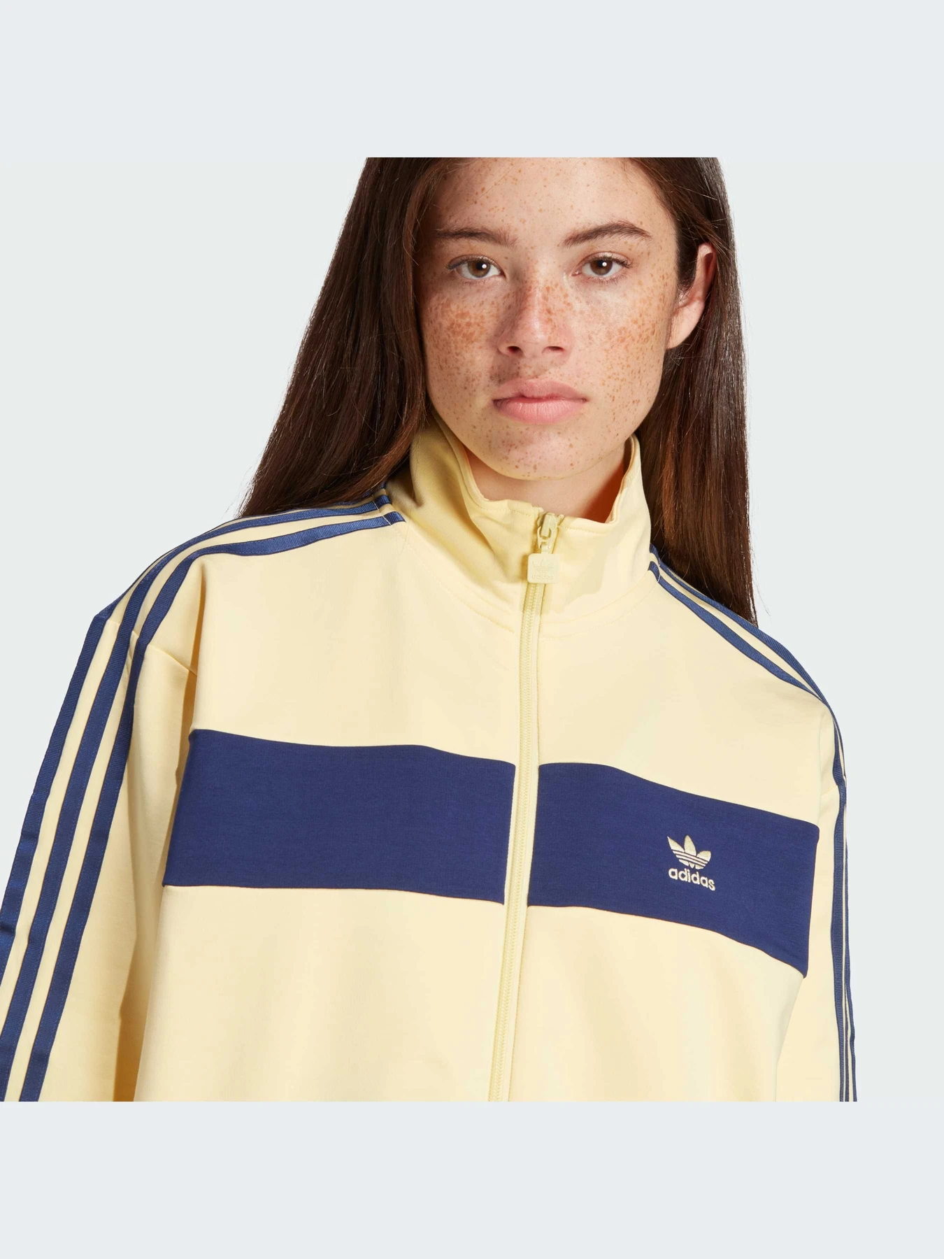 Худи и свитшоты Adidas модель IT9840 Худи и свитшоты Adidas модель IT9840 Фото