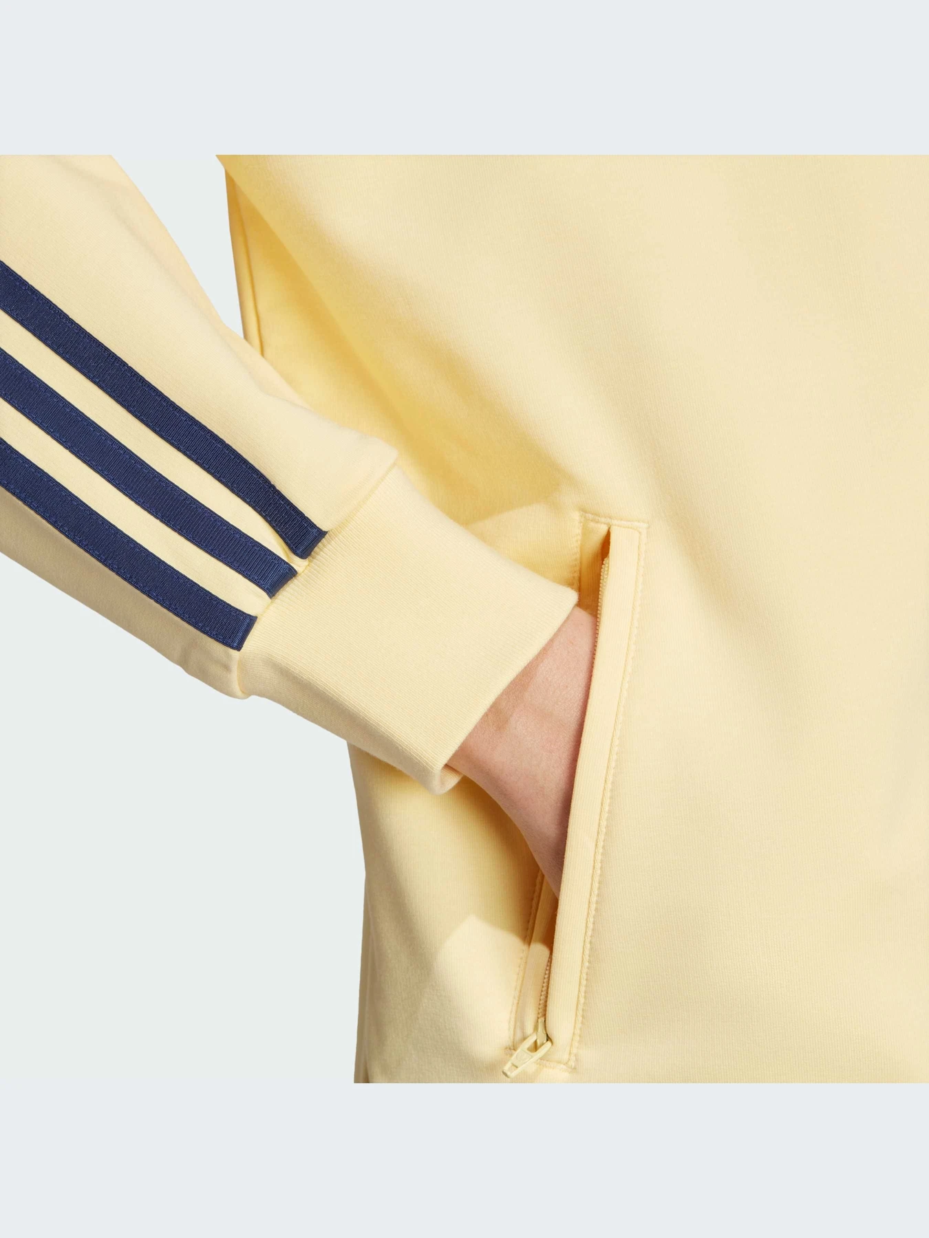 Худи и свитшоты Adidas модель IT9840 Худи и свитшоты Adidas модель IT9840 Фото