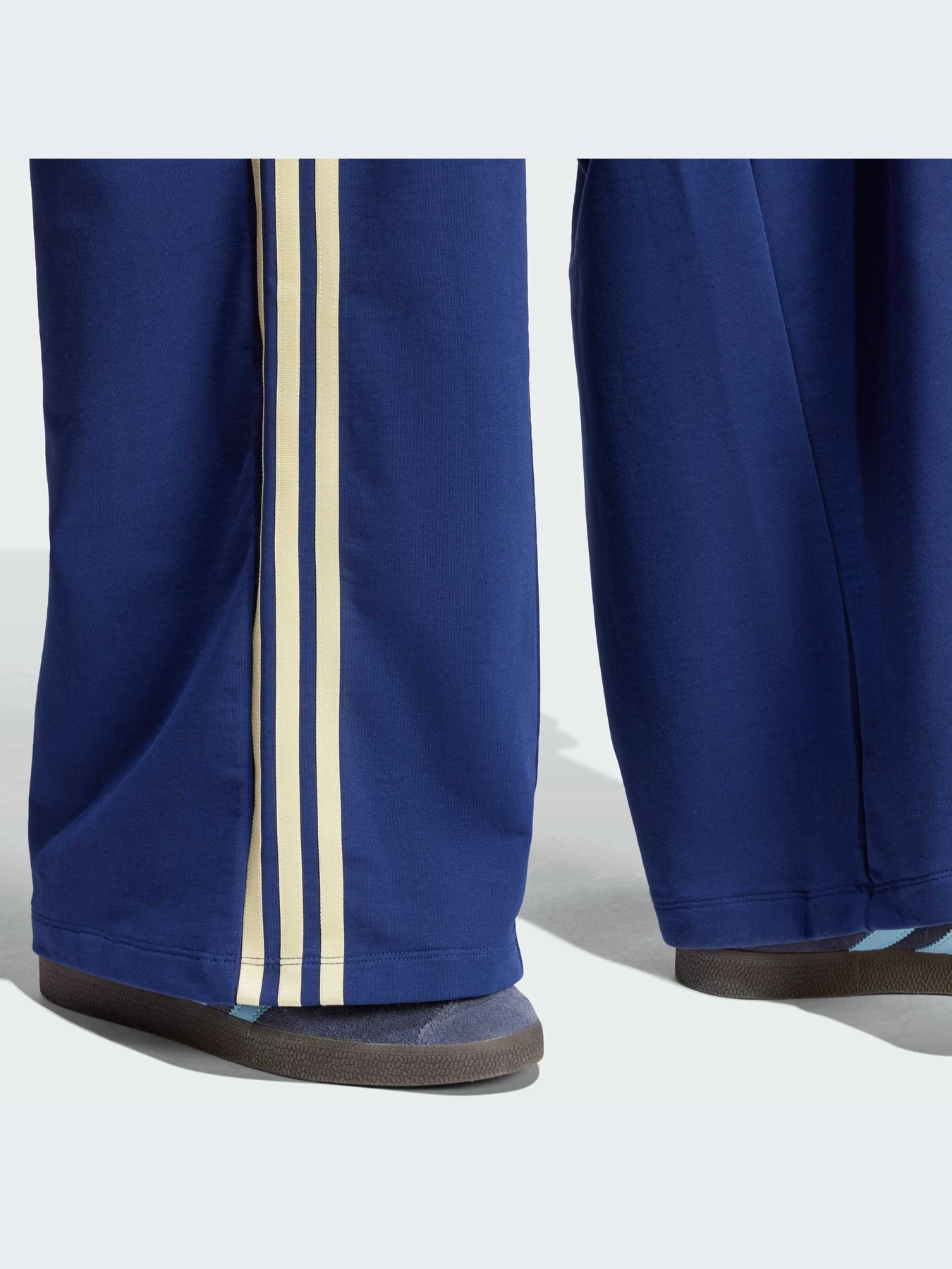 Брюки Adidas модель IR7464 Брюки Adidas модель IR7464 Фото
