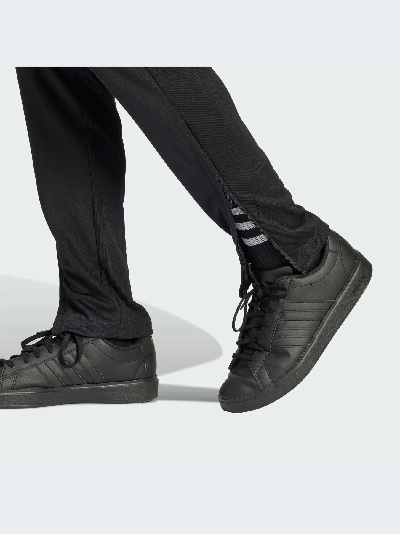 Костюмы Adidas 3 Stripes модель IR7843 Костюмы Adidas 3 Stripes модель IR7843 Фото